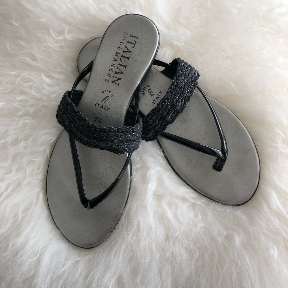 ITALIAN Shoemakers -7.5- Lovely Black Patent Thong Style Sandals